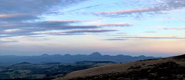  La cha&icirc;ne des Puys depuis le Puy Loup